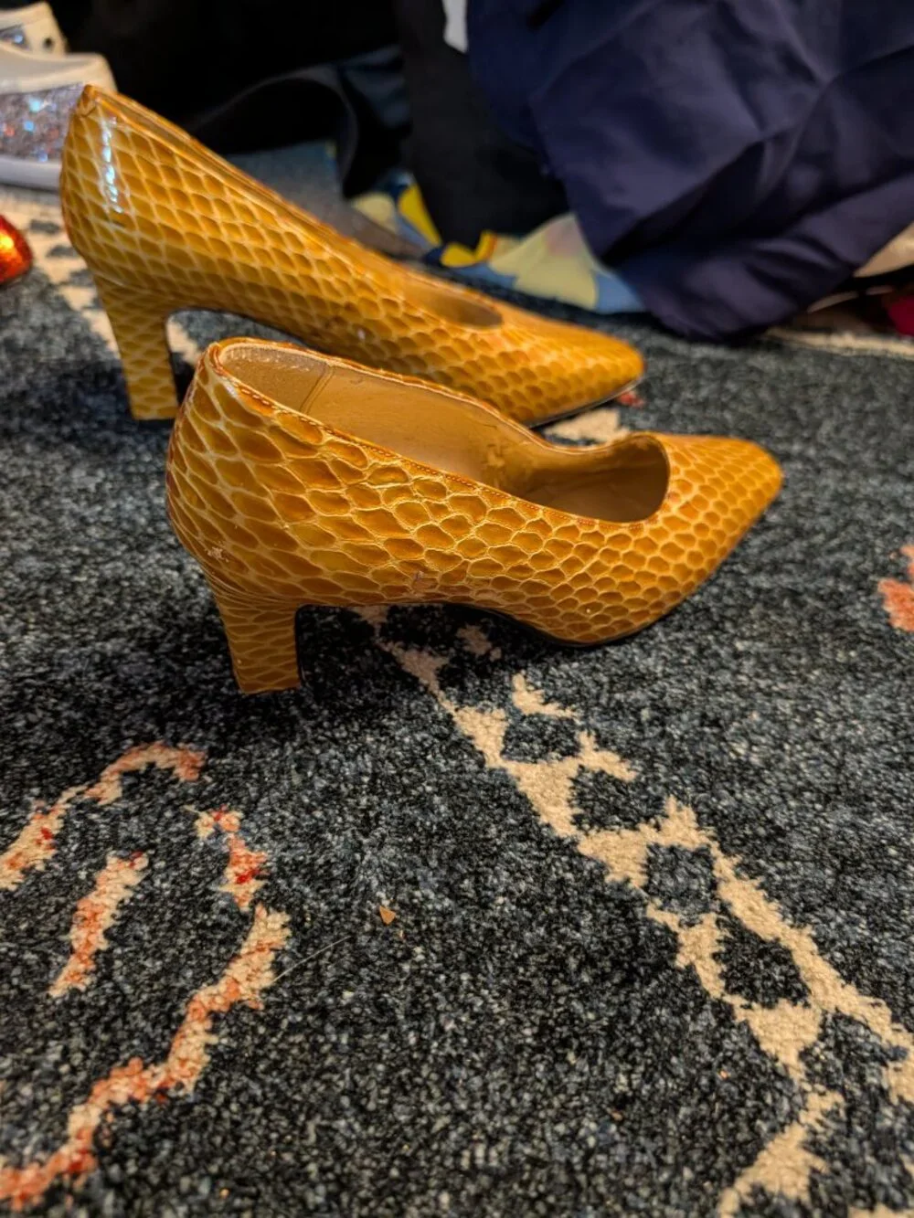 Moda Spana Mustard Yellow Reptile Embossed Leather Pumps Size 6.5M Y2K